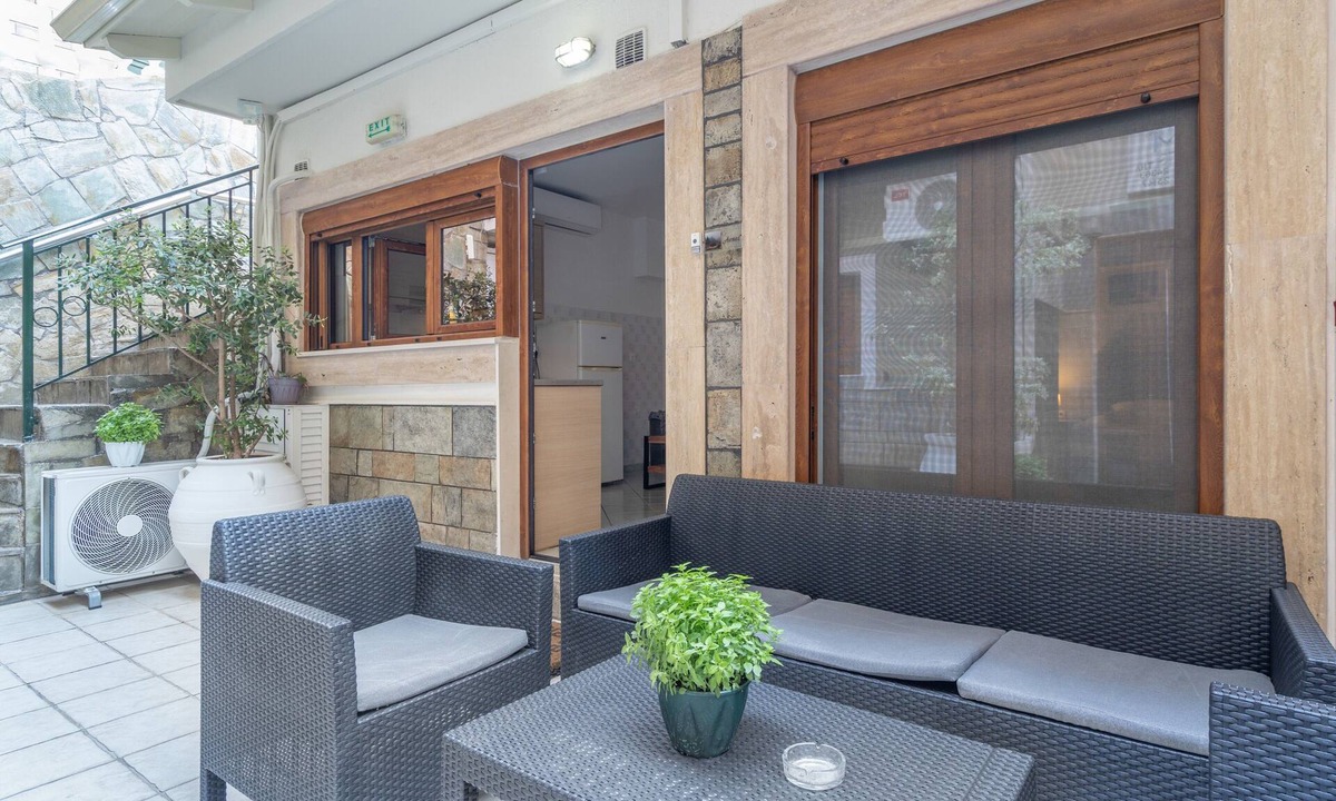 Argostoli Town Apartment | Studio 'Ainos' with Private Terrace, Wi-Fi and Air Conditioning