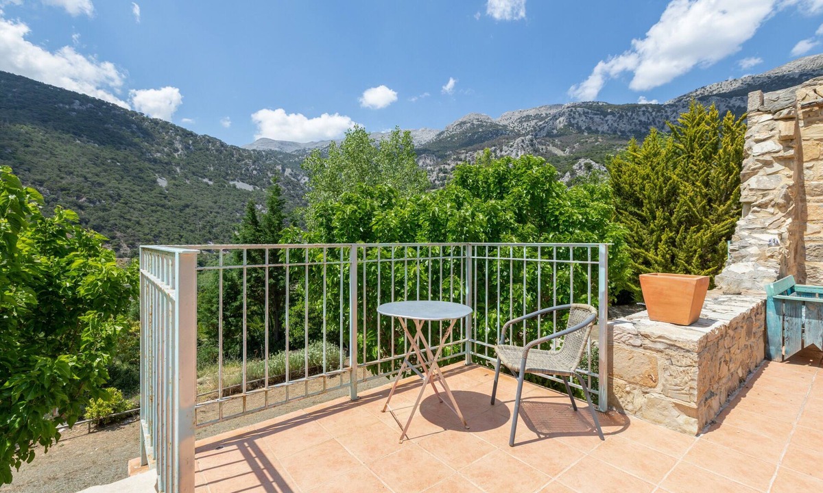 Kato Simi Apartment | Studio Apartment 'Akros Oreon, Omalos' with Mountain View, Private Terrace and Wi-Fi