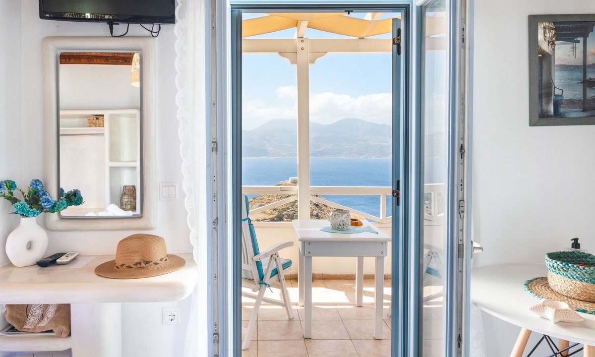 Plaka Apartment | Studio Apartment 'Betty Superior with Panoramic View 1' with Sea View, Wi-Fi and Air Conditioning