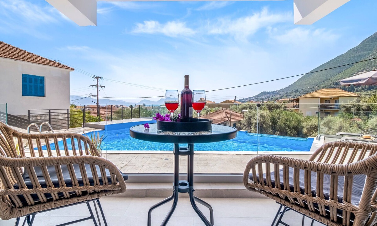 Nikiana Apartment | Studio Apartment 'Oceanida Afrodite Lyxury Suite' with Sea View, Wi-Fi and Air Conditioning