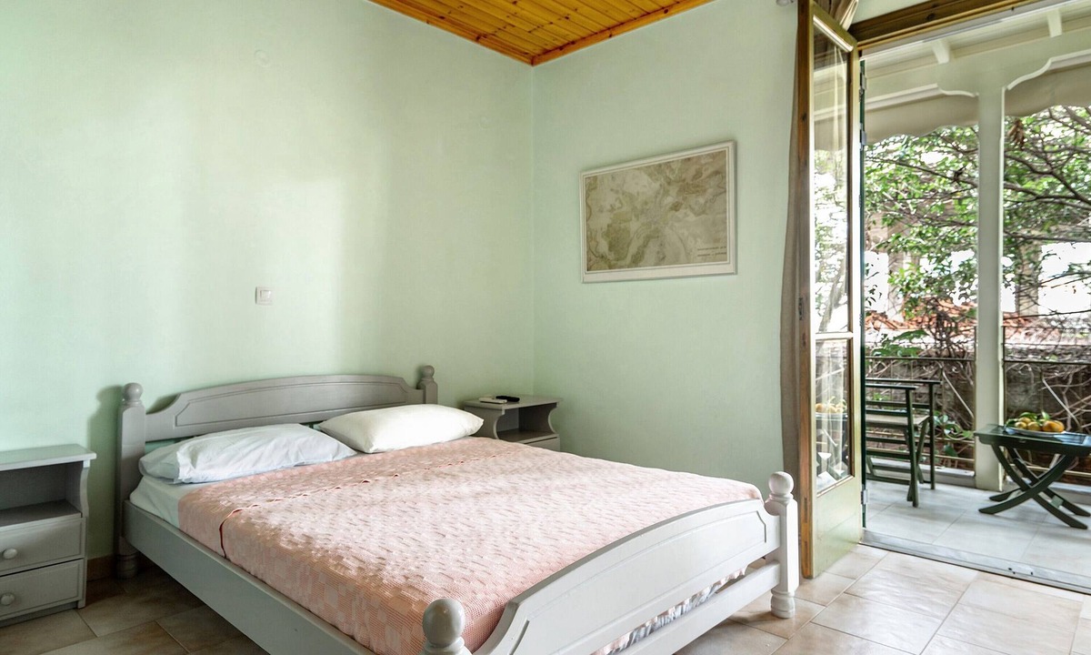 Nikiana Apartment | Studio Apartment 'Old Boat Double Studio 9' with Sea View, Wi-Fi and Air Conditioning