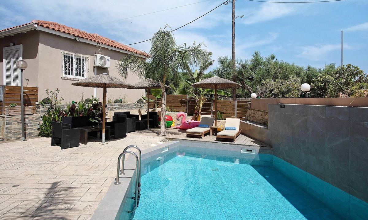 Alikanas Apartment | Studio Apartment "Villa Dionysia S1" close to the Beach with Shared Pool & Wi-Fi