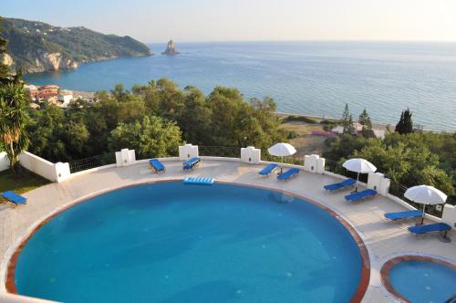 Agios Gordios Apartment | Studio apartments maria with pool in Agios Gordios Beach
