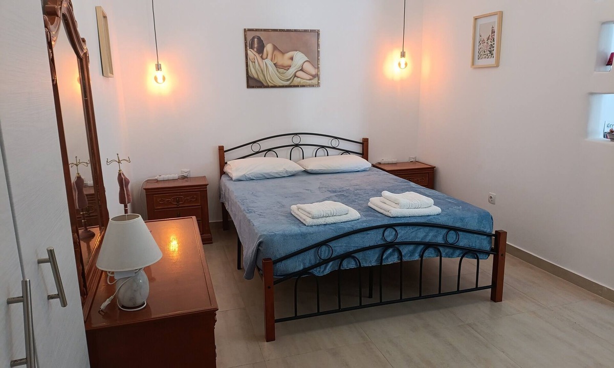Loutra Apartment | Studio 'Gorgona' with sea view, Wi-Fi and air conditioning