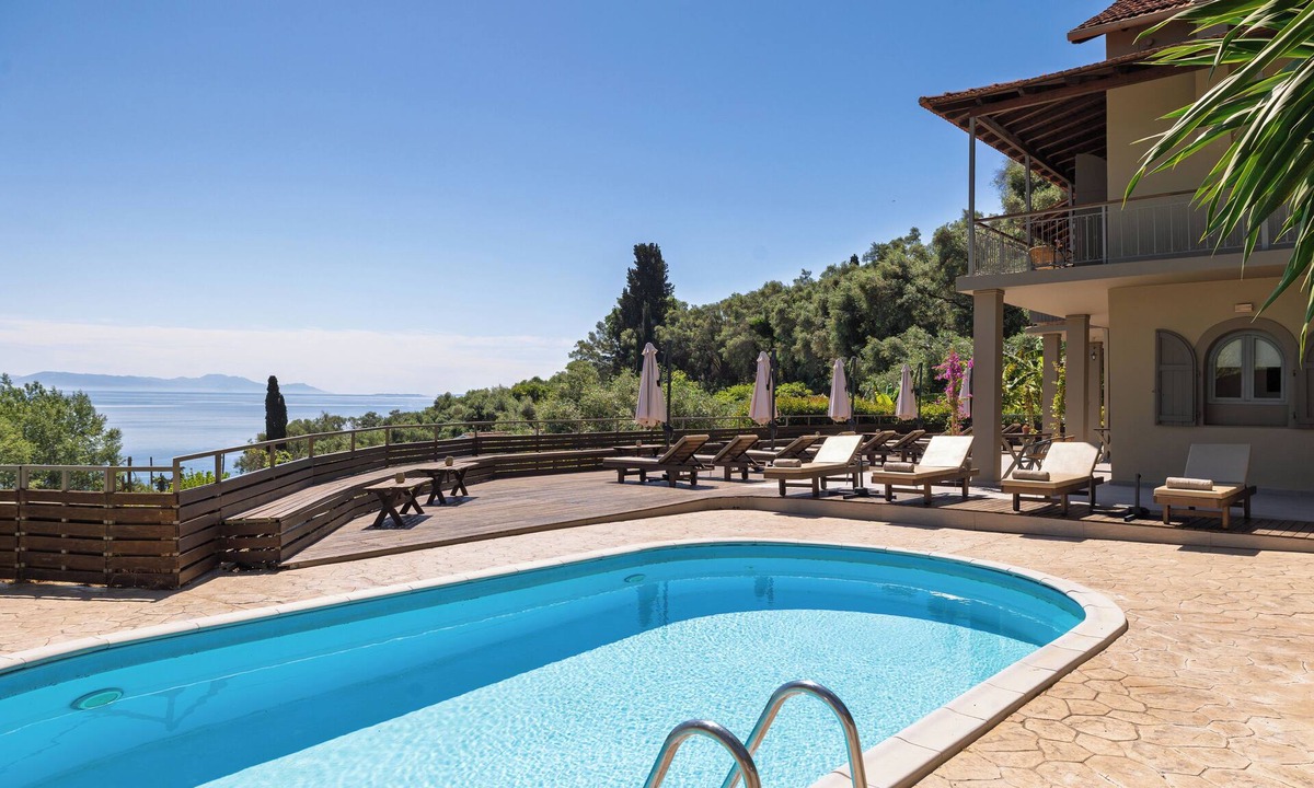 Dafnata Hotel | Studio with terrace ground floor and Communal Pool