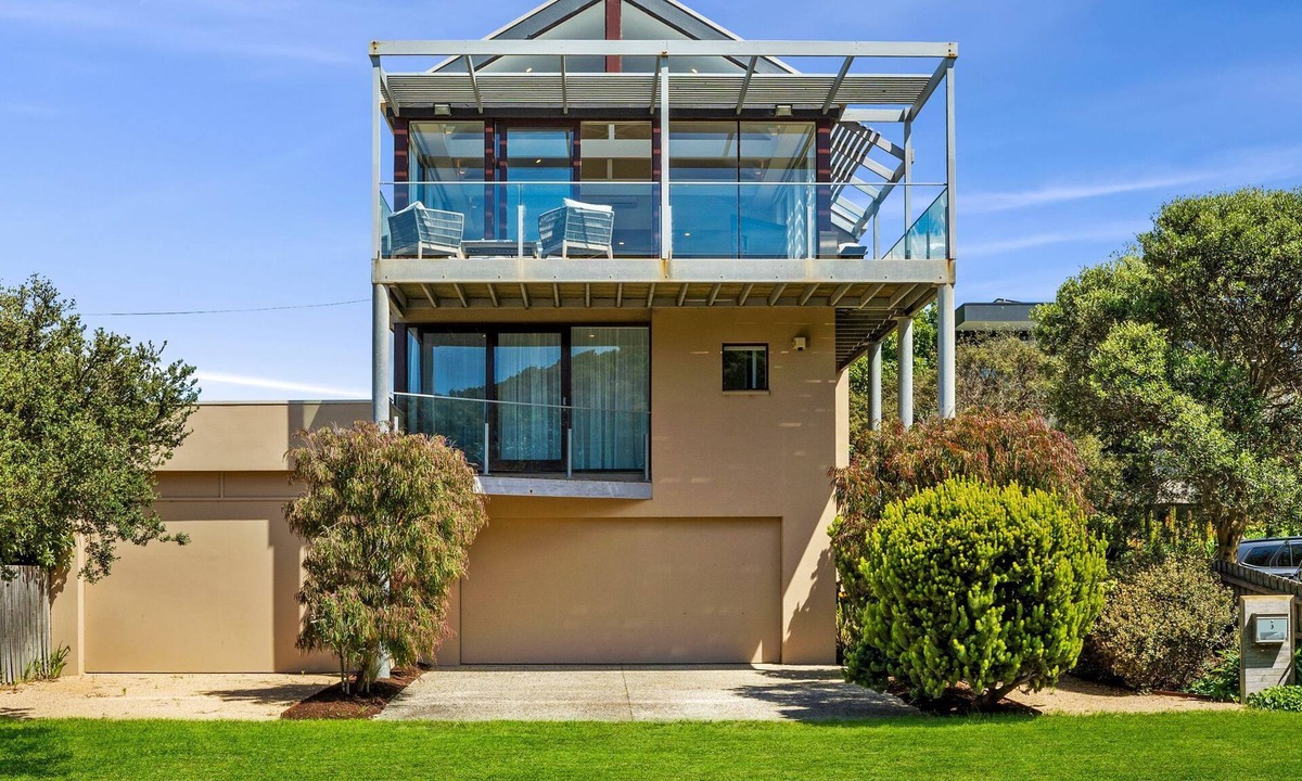 Point Lonsdale House | Stunning 3-Storey Coastal Retreat with Breathtaking Water Views
