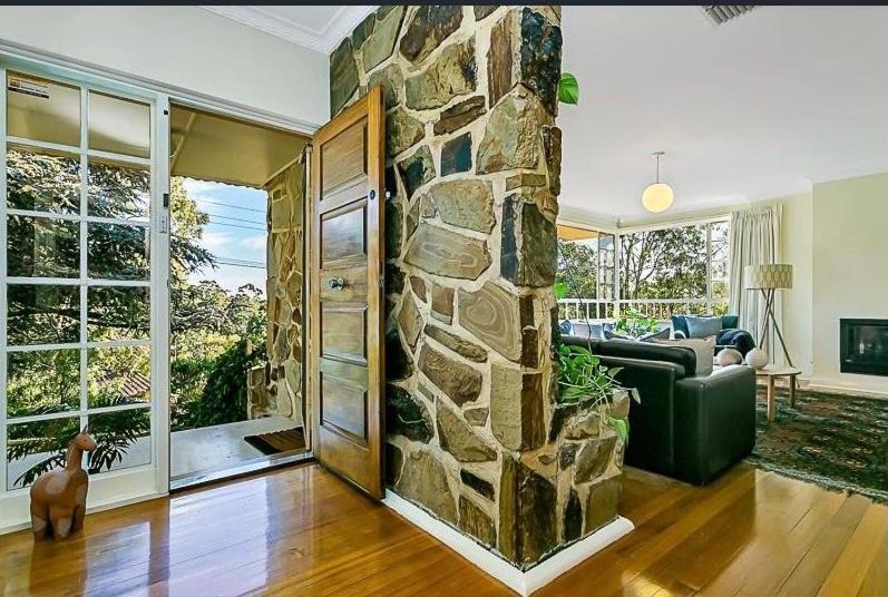 Bellevue Heights House | Stunning house with beautiful entertainment area!!