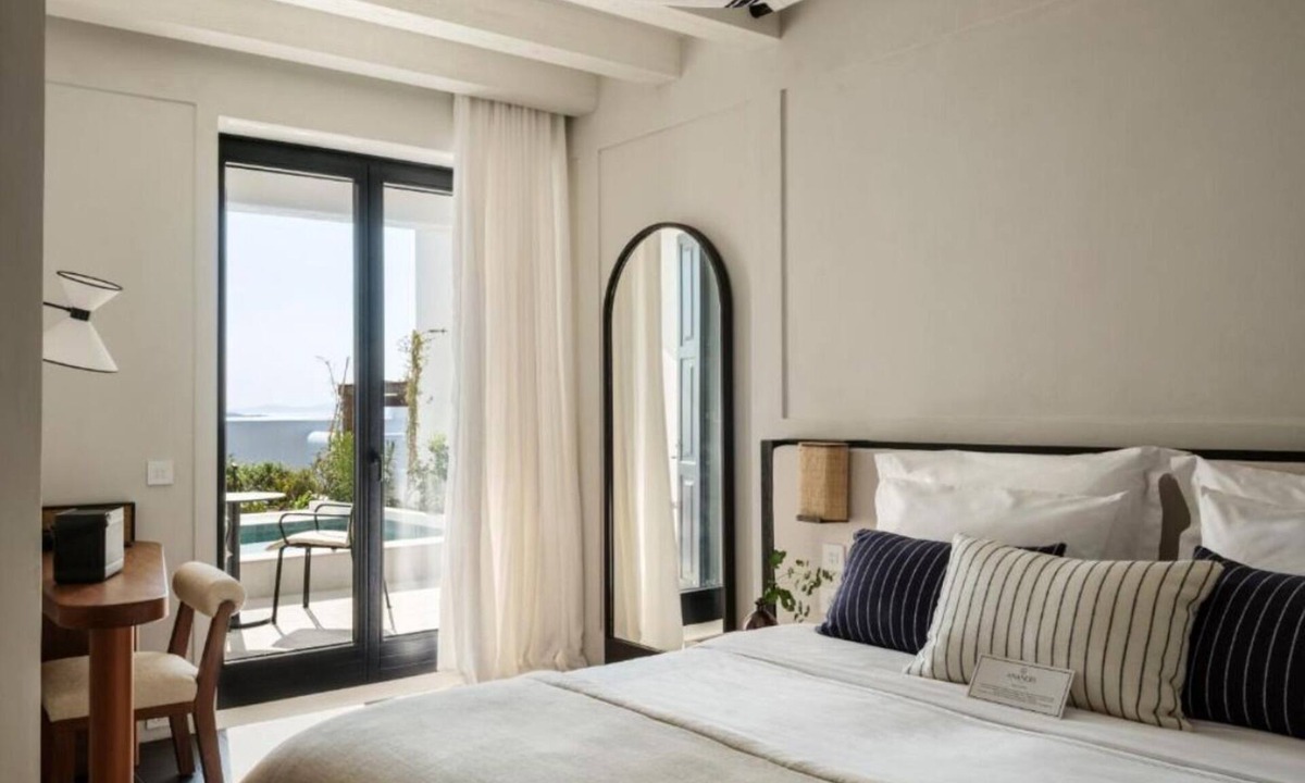 Drafaki Hotel | Stunning Luxury Suite w/Infinity Pool & Stunning Sea Views for Romantic Trips