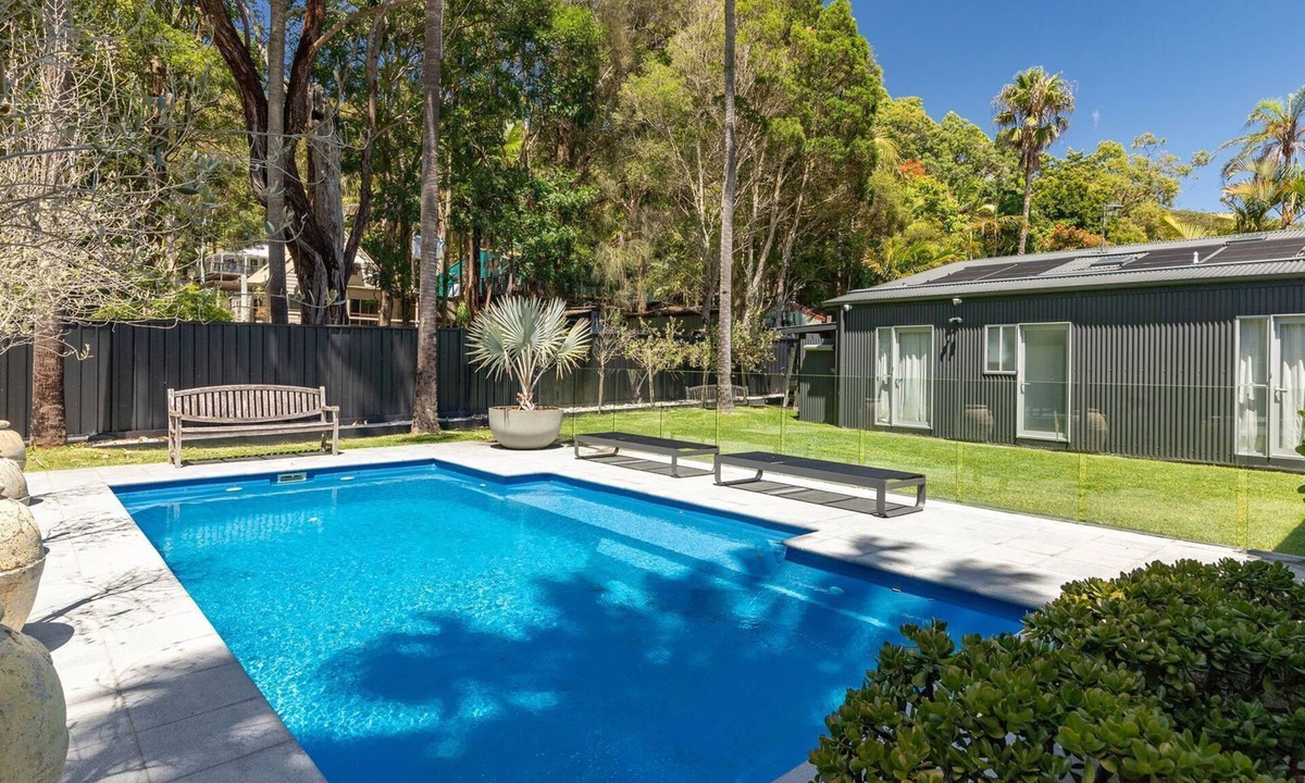 Elizabeth Beach House | Stunning, Sleek and Refined, The Black Beach House is perfection from the time you walk through the