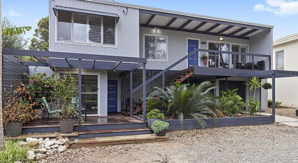 Surf Beach Apartment | STUNNING STUDIO BY THE BEACH / SURF BEACH