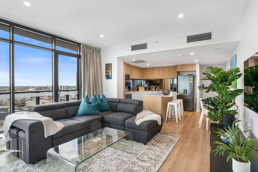 Adelaide Central Business District Apartment | Stunning Views 2BR Luxury Pool Parking Gym WiFi