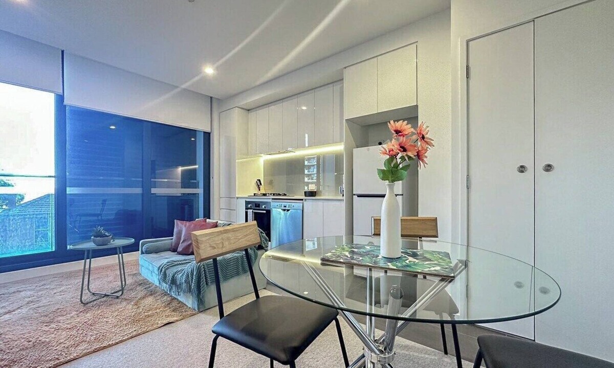 Footscray Apartment | Stylish 1BR1BA apt in Footscray Pool Gym WIFI