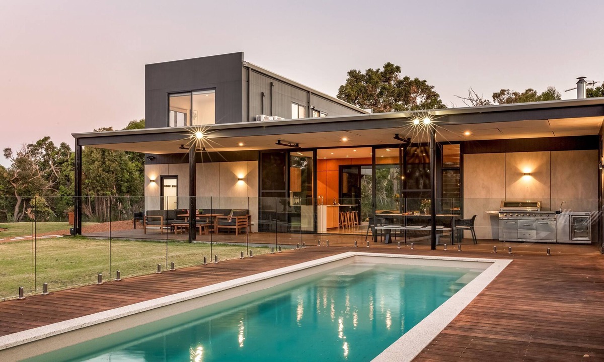 Eagle Bay House | STYLISH & LUXE CONTEMPORARY ESCAPE SURROUNDED BY GORGEOUS NATURAL BUSHLAND