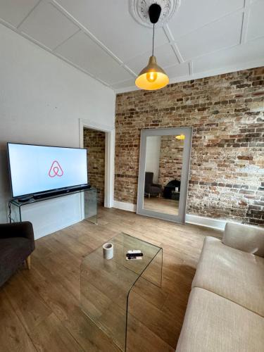 Redfern Apartment | Stylish Terrace with Garden Hideaway