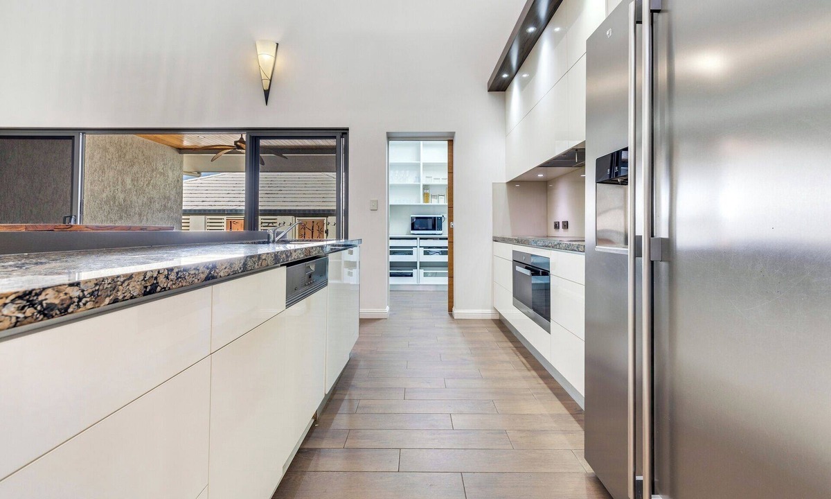 Durack House | Summer Breeze - 20 minutes from Darwin CBD - private swimming pool - games room