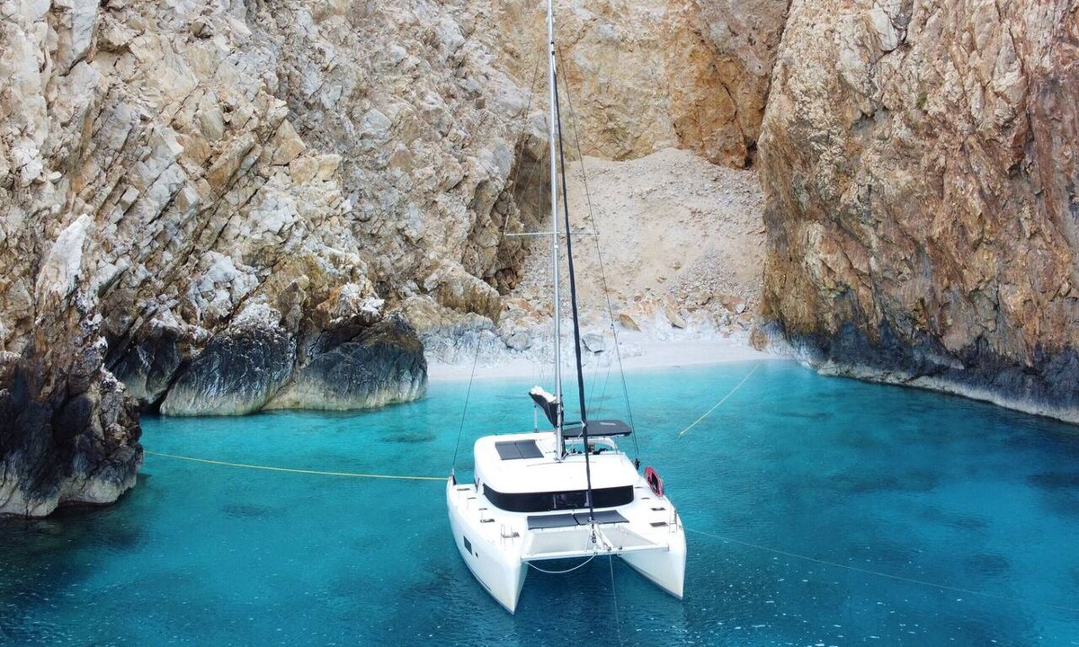 Tourlos Boat Rental | Sun-Kissed Sailing Adventure in Islas Cícladas, Mykonos