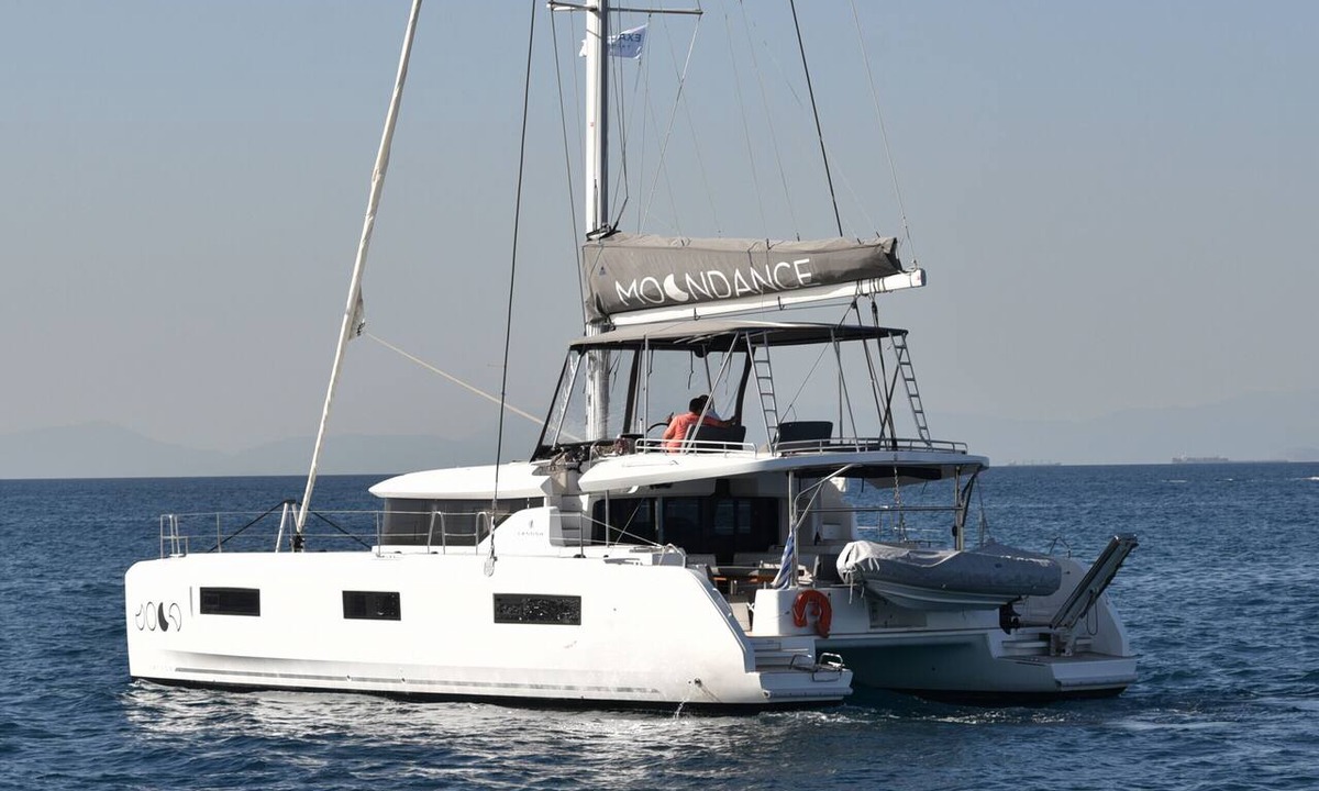 Alimos Boat Rental | Sun-Kissed Sailing Adventure in Islas Sarónicas