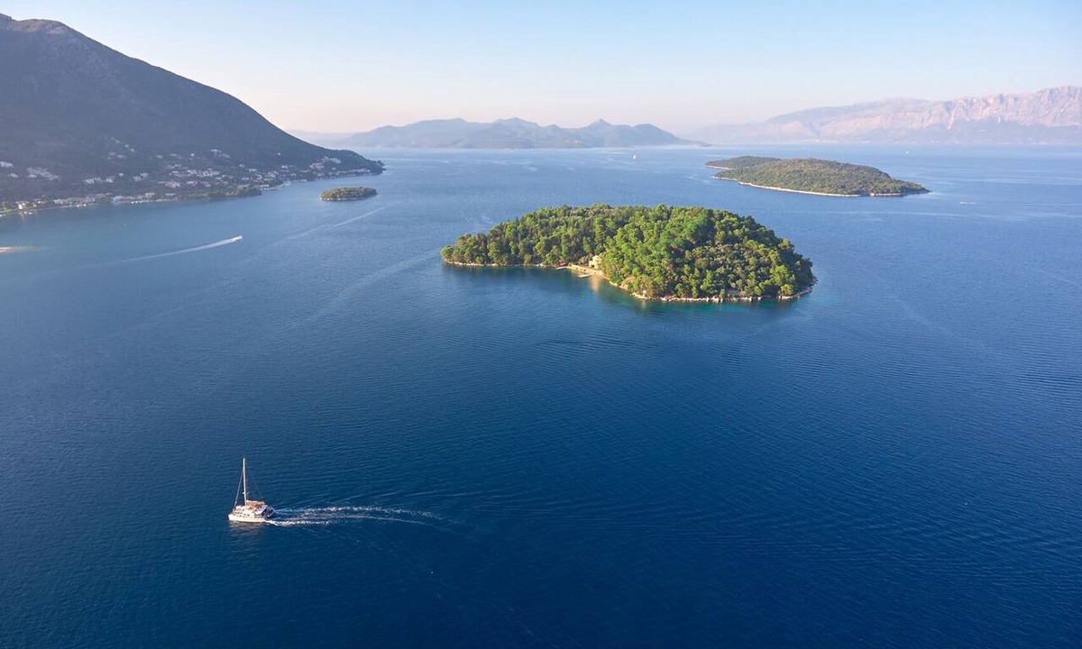 Perigiali Boat Rental | Sun-soaked Sailing Adventure in the Ionian Islands