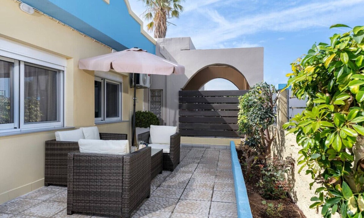 Lambi House | Sun & Waves Beachfront Suite