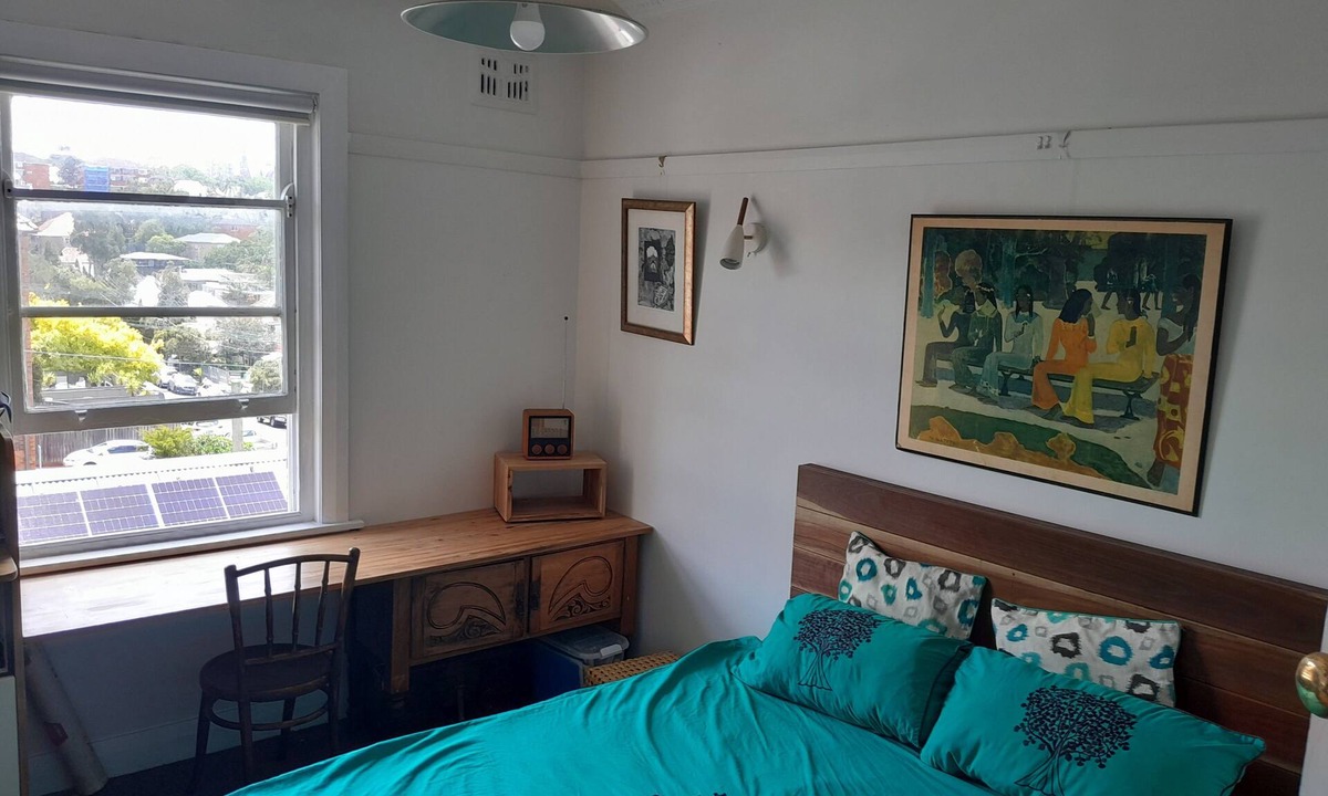 Randwick Apartment | Sunlit beach retreat.