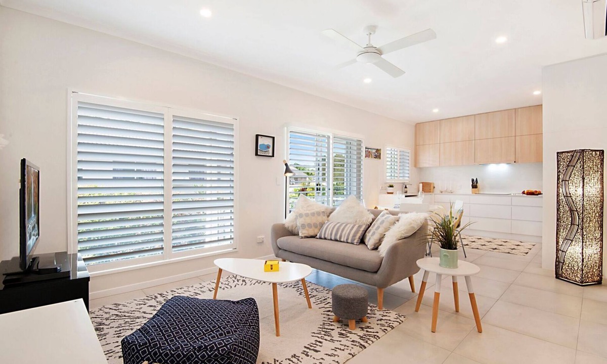 Noosaville Apartment | Sunny 2 bedroom 1 bathroom, north facing balcony free use bikes & kayaks & wifi