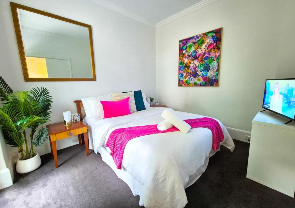 Chippendale Apartment | Sunny and central loft in the city of Sydney