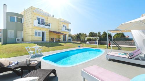 Petaloudes Villa | SUNNY BREEZE Deluxe Villa Near Beach, Private Pool