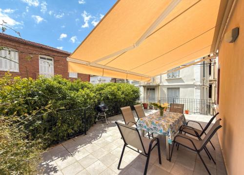 Plomari House | Sunny House with Large Terrace in Plomari