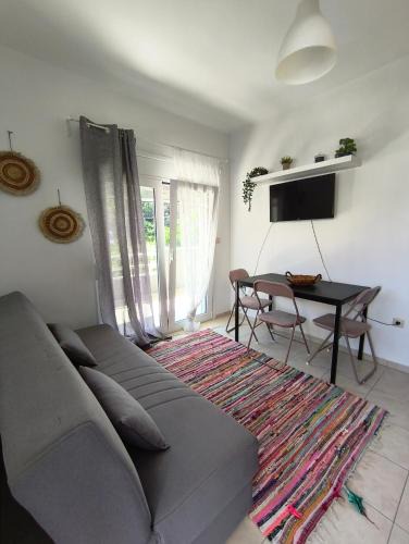Ixia Apartment | Sunny mountain view apartment with free parking