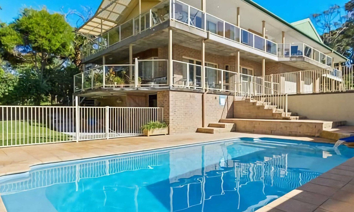 Mossy Point House | Sunrise Road Everything at your fingertips