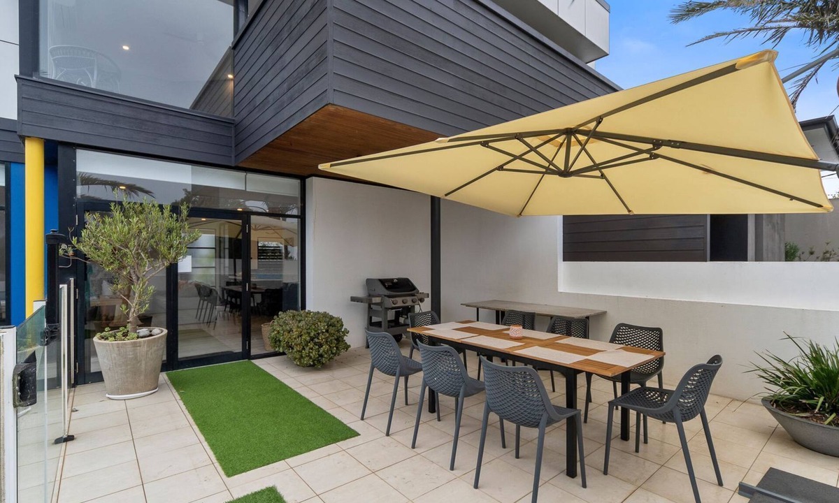 Mornington House | Sunset Seaside Sanctuary