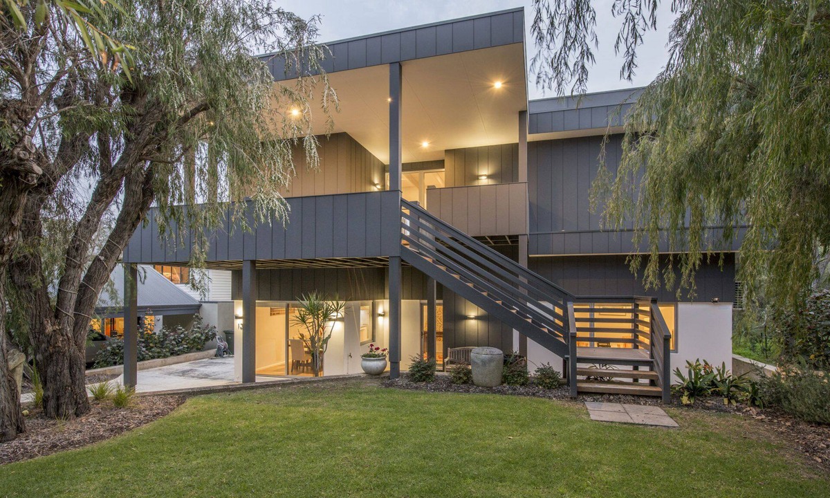 Dunsborough House | Superb Dual Keyed Home with Stunning Ocean Views just 300 Metres to Beach