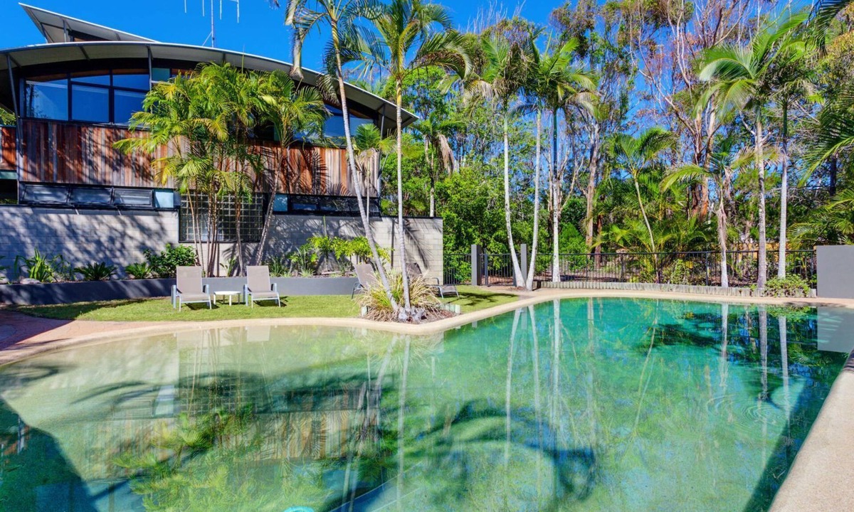 Rainbow Beach House | Surfside Beach House 19 - Rainbow Shores. Perfect beach holiday retreat. 2 mins to beach. Pool