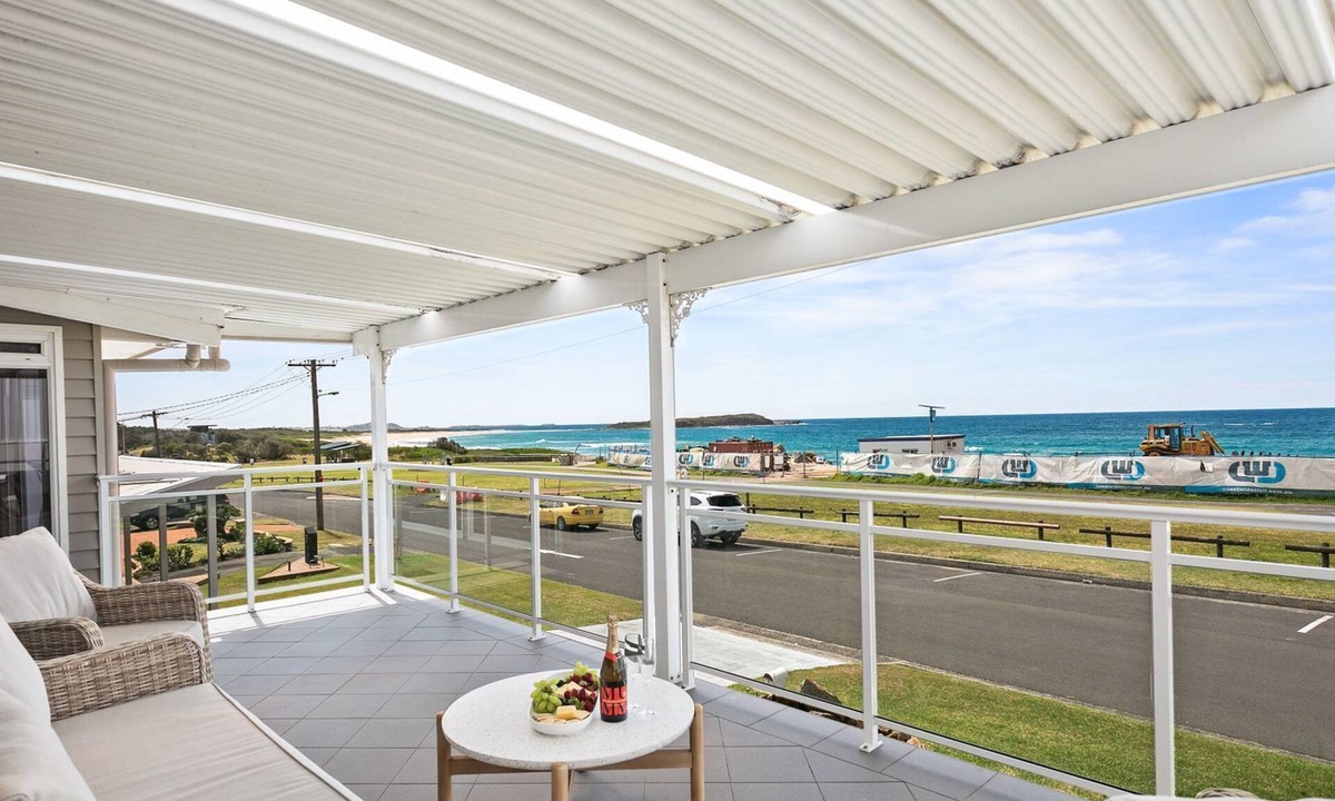 Warilla House | Surfside Solace - 5 bedroom family home with stunning views of Ocean