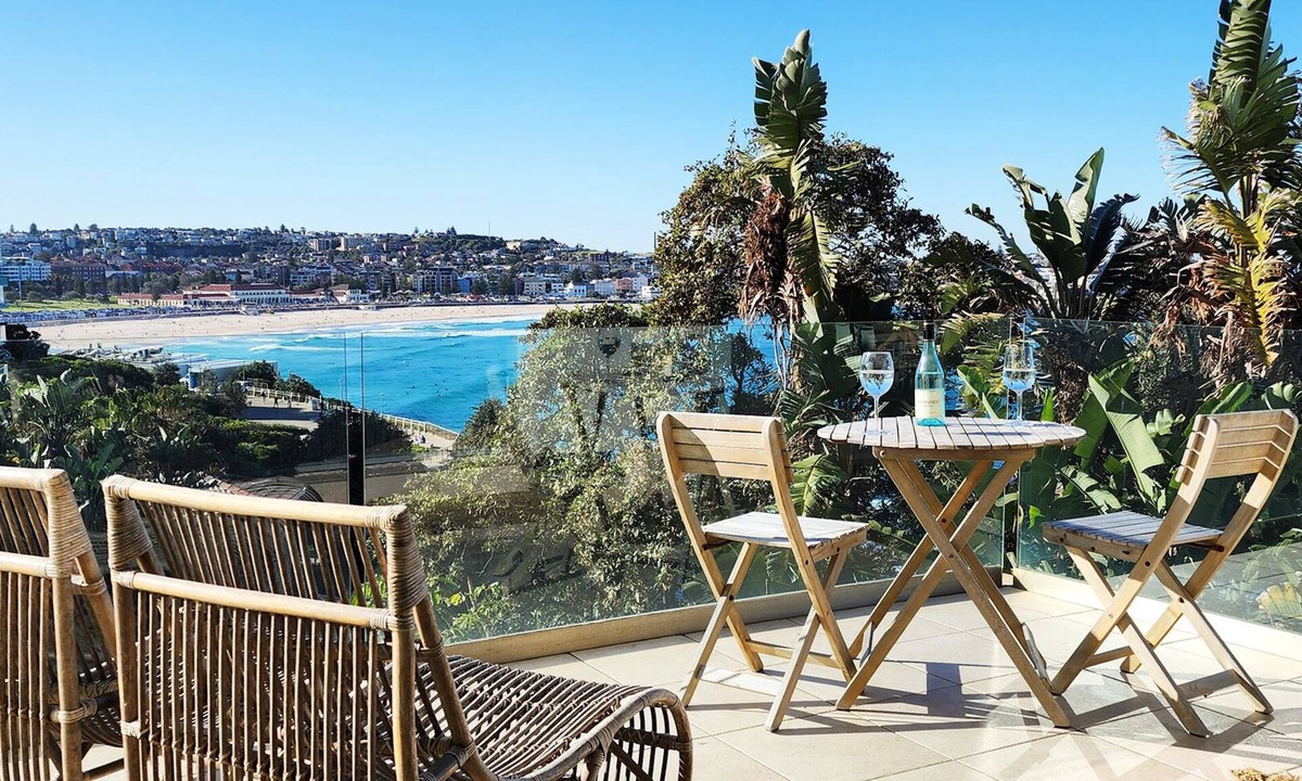 Bondi Apartment | Sweeping Ocean Views - Bondi Beach - 2 bedrooms + parking
