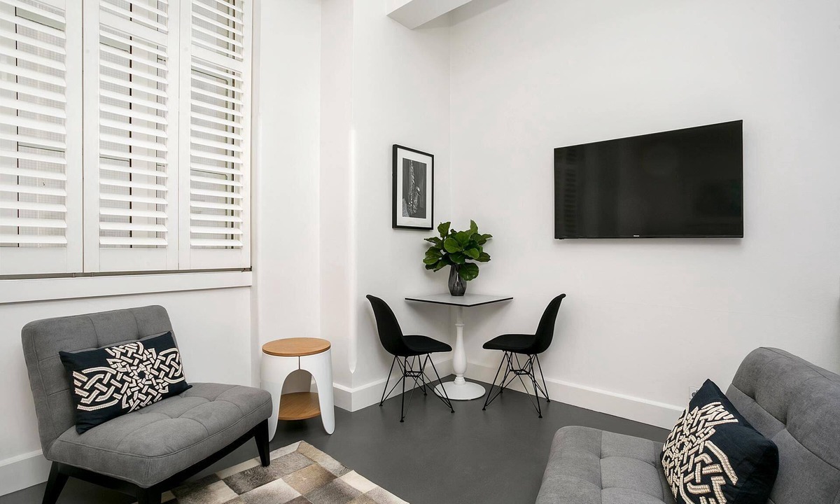 Sydney Central Business District Apartment | Sydney - CLDN4 - Bridge Street - Stylish Heritage Studio with Rooftop Pool Steps from Circular Quay