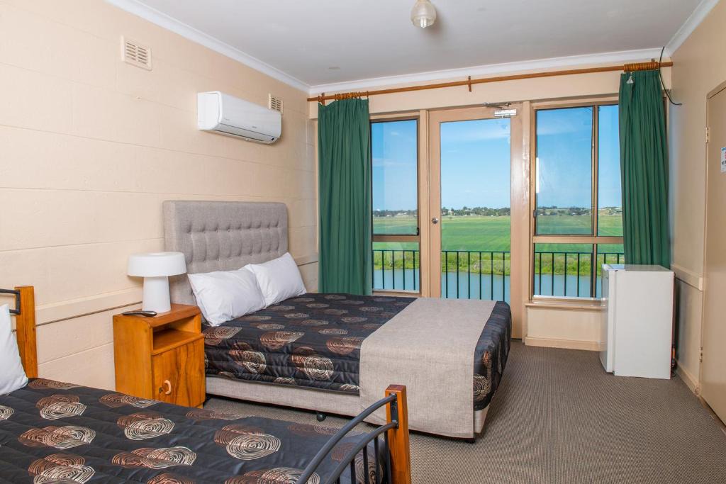 Seymour Hotel | Tailem Bend Riverside Hotel