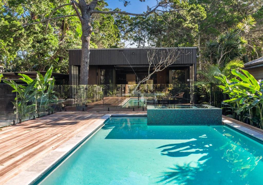 Suffolk Park House | Tallowood - luxury beach house with pool & studio
