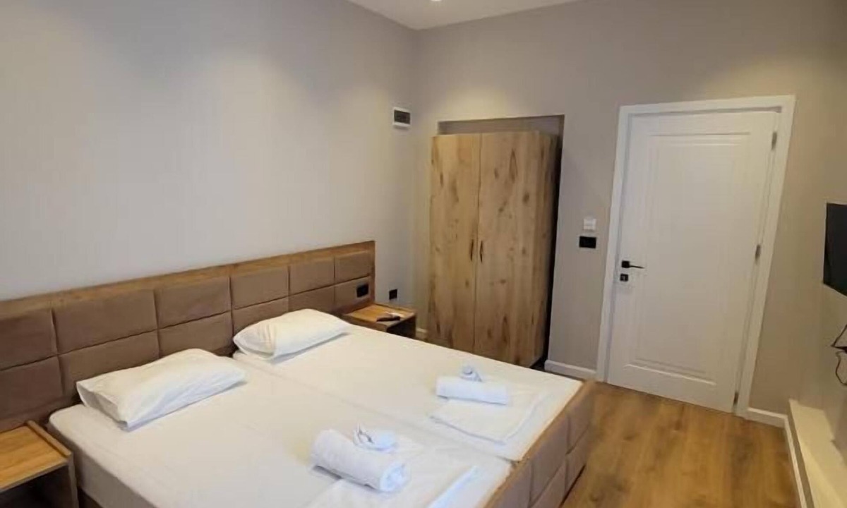 Erseke Apartment | Te bunkeri