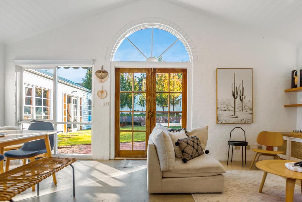 Belmont House | The Bail - Belmont/Pet Friendly
