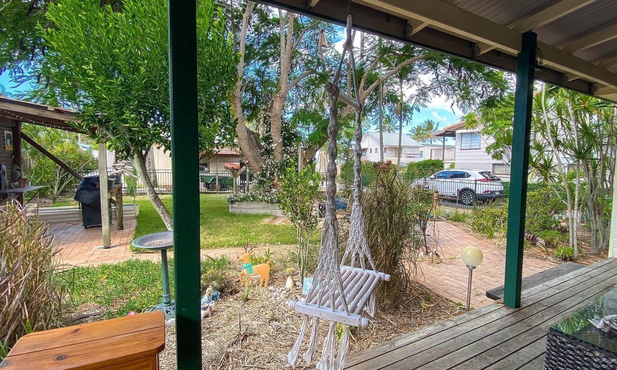 Traviston House | The Batch - Burrum Heads - Walk To Beach - 2BR - Pets Welcome