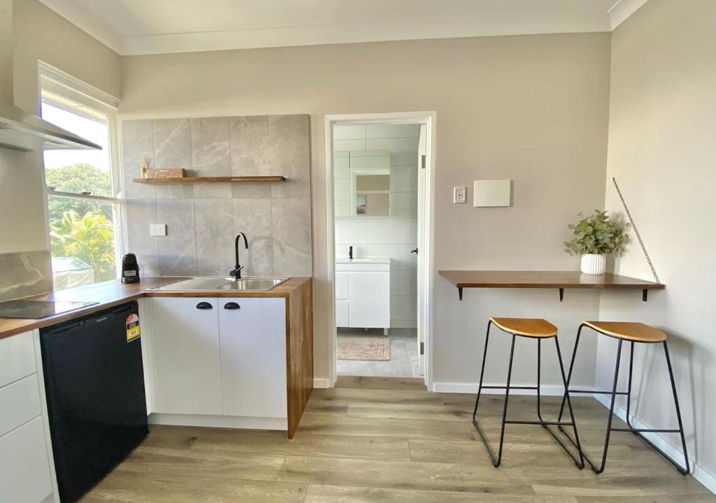 Blacksmiths Apartment | The Beach Side Micro Apartment With Free Parking