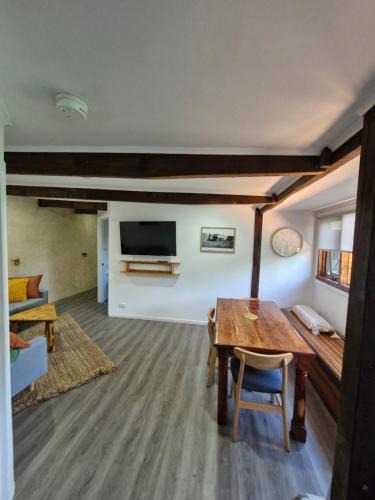 Mintaro Apartment | The Bullock & Bridle Retreat at 58