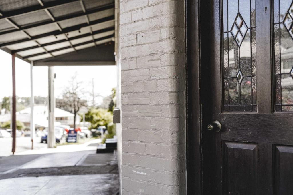 Millthorpe Hotel | The Commercial Quarters - Room 2-has air conditioning, free WIFI, TV and fridge