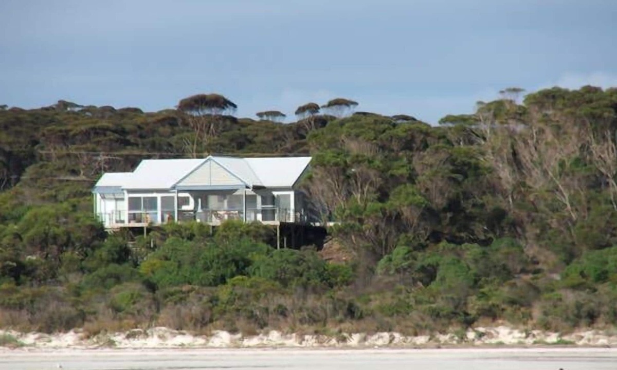Island Beach House | The Deck at Island Beach