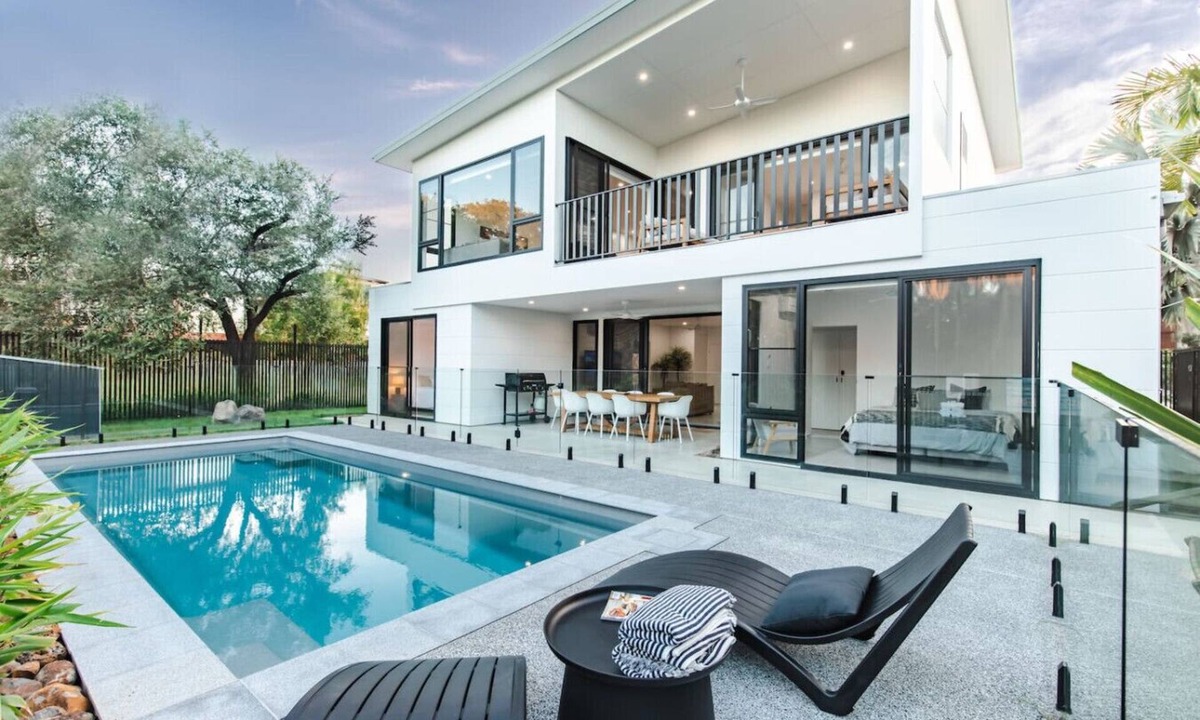 Agnes Water House | The Dūne - 4 BR w/Private Pool - 100m to Beach