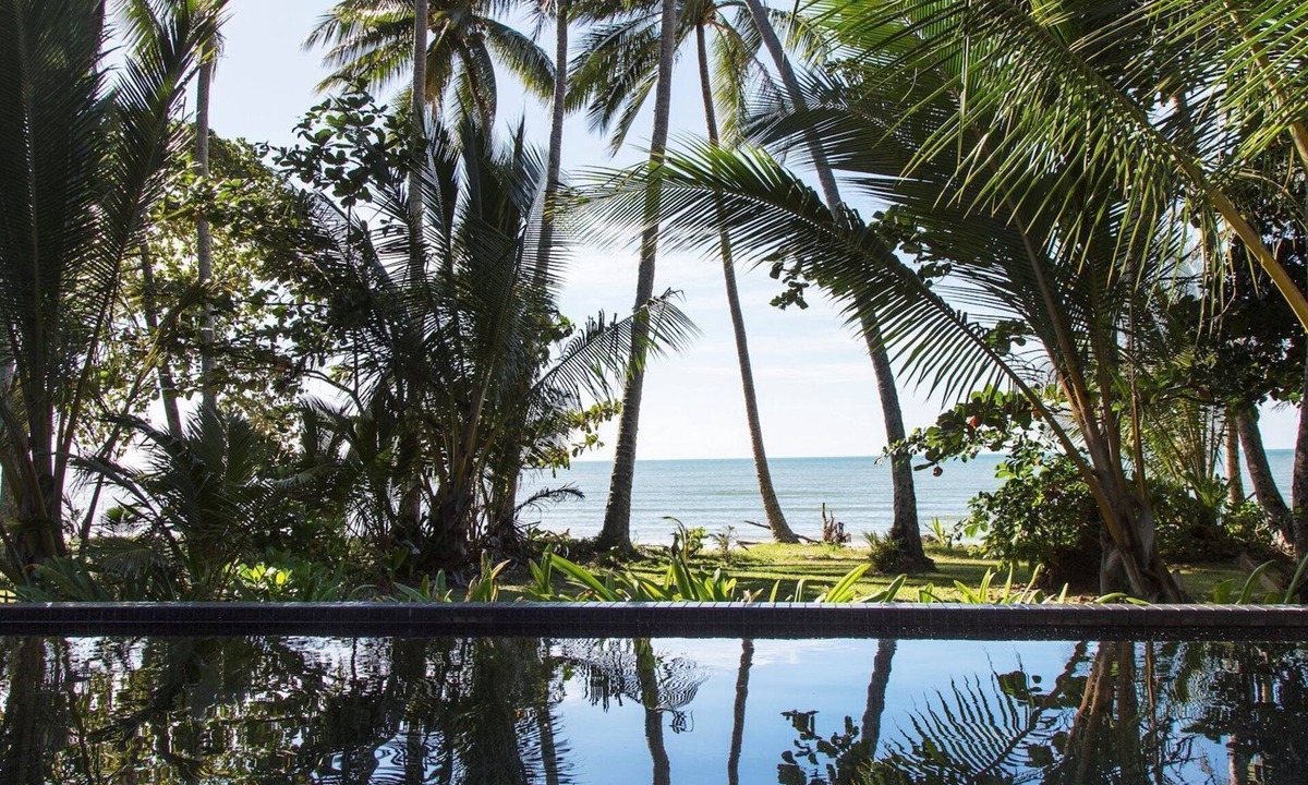 Newell House | The Edge 13 Marine Parade, Newell Beach QLD 4873
