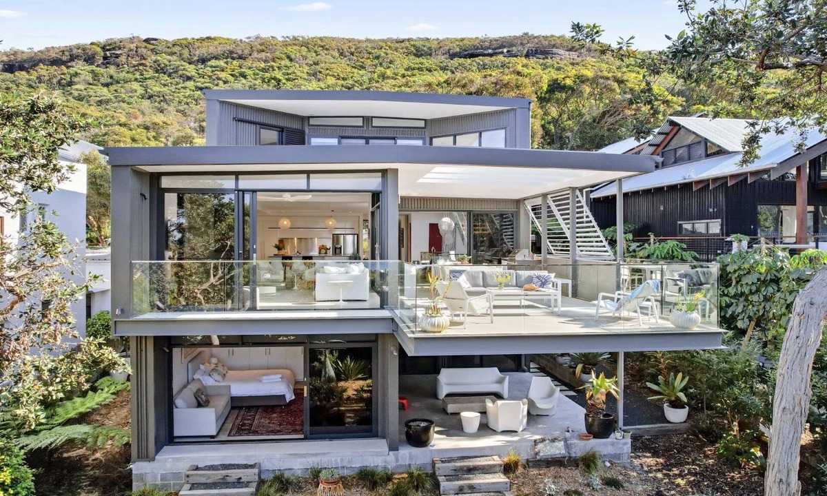 Killcare House | The Killcare Beach Pad - Easy walk to beach and bay, pet friendly