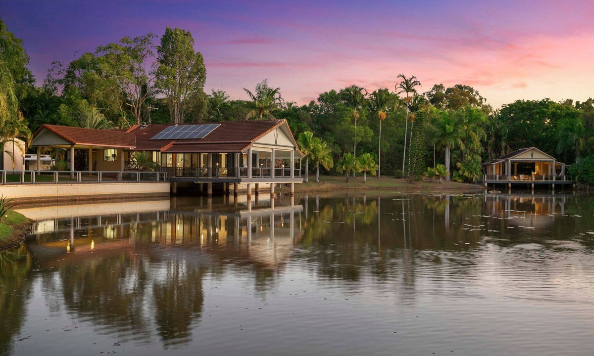 Dundowran Beach House | The Lake House Private Retreat