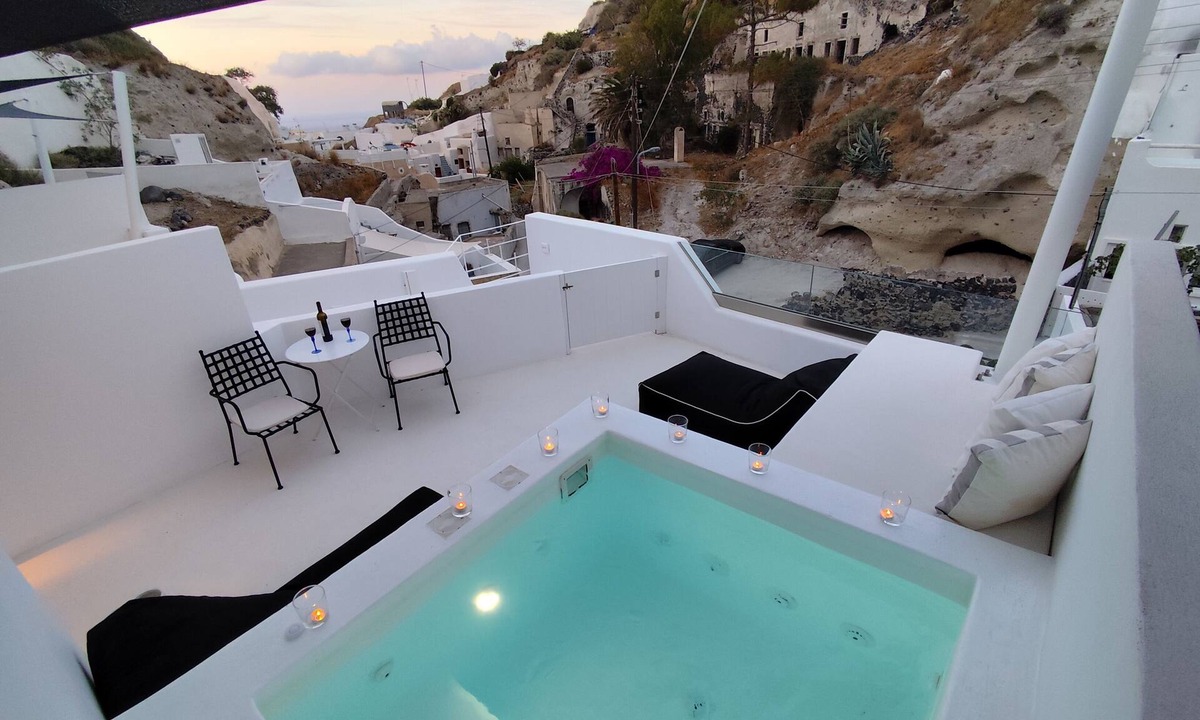 Messaria Hotel | The Magic Luxury Cave Suites